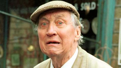 Stephen Lewis, On the Buses' 'Blakey', dies aged 88 - BBC News