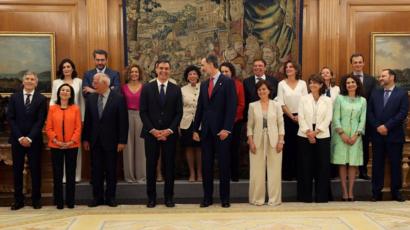 Spain S King Swears In Sanchez Cabinet With Majority Of Women