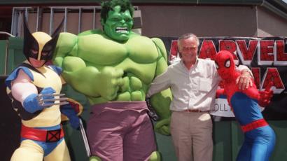 Stan Lee con Wolverine, Hulk y el Hombre Araña.