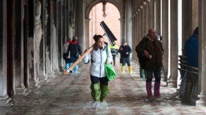 La place Saint-Marc de Venise est inondée lors d'une marée haute exceptionnelle, 13 novembre 2019