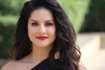 Sunny Leone Sixc Move - I'm being mistaken for a Bollywood sex symbol' - BBC News