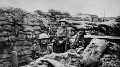جنود في خندق أثناء الحرب العالمية الأولى "أرشيف"