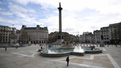 Coronavirus: Pictures show London's empty streets - BBC News
