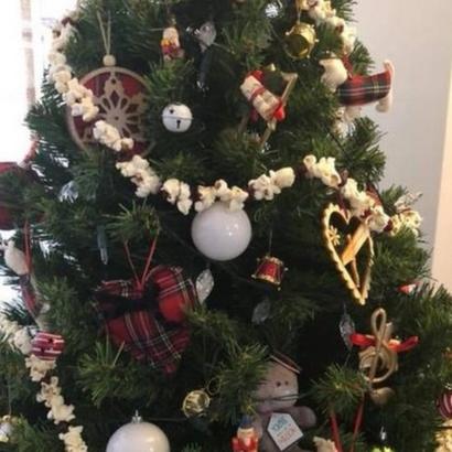 Make And Bake Seven Tips For Enjoying Christmas On A Budget Bbc