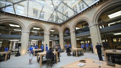 World S Biggest Apple Store Opens In Covent Garden Bbc News