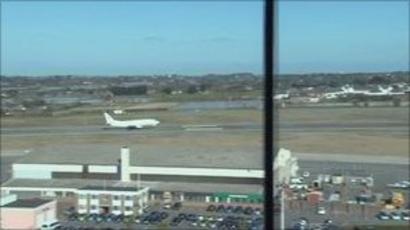 Jersey airport to replace radar - BBC News
