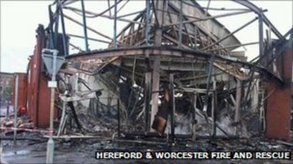 Kidderminster Fire Dangerous Buildings Cordoned Off Bbc News