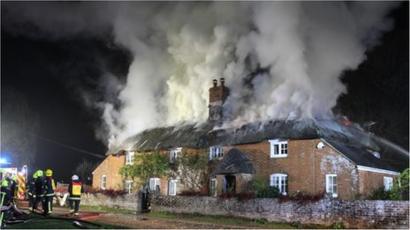 Brockenhurst Thatched Cottage Damaged By Fire Bbc News