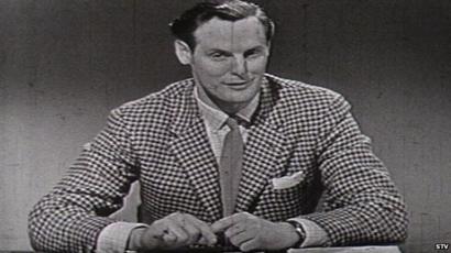 Football broadcaster Arthur Montford dies, aged 85 - BBC News