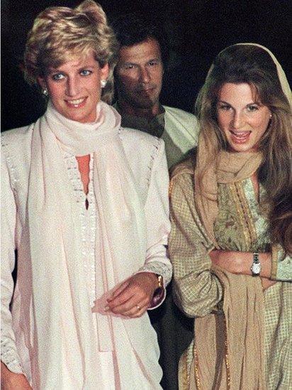Lady Diana, Princess of Wales (L) heads toward a restaurant for dinner with Jemima Khan (R), the British wife of former Pakistani cricketer Imran Khan, 21 February 1996 in Lahore. Lady Diana is on a private visit to Pakistan to participate in the fund raising campaign for Khan's cancer hospital. AFP PHOTO SAEED KHAN