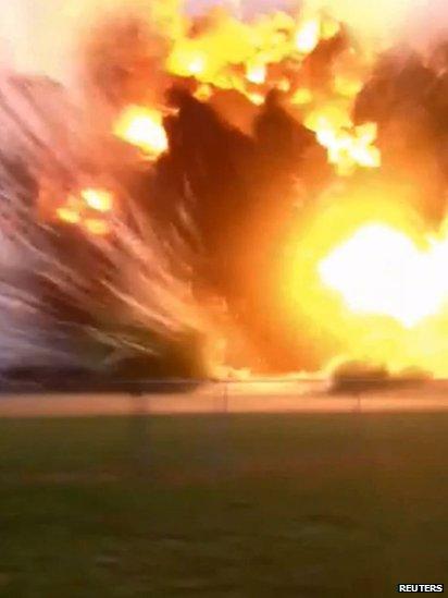 Moment of the explosion at the West Fertilizer plant near Waco (17 April 2013)