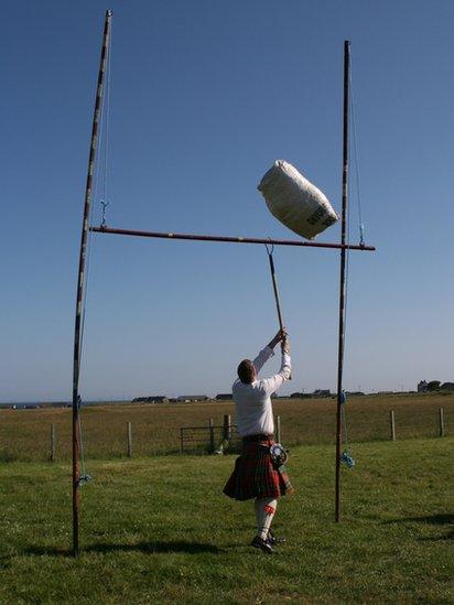 Man tossing the sheaf during Tiree Show