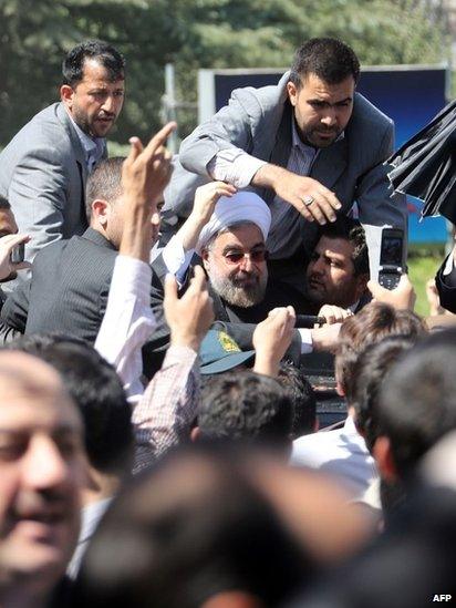 President Rouhani surrounded by bodyguards after shoes were thrown at him on arrival in Tehran from New York, 28 September 2013