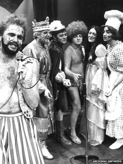 1976: Cast Madog gyda Bryn Williams fel Madog