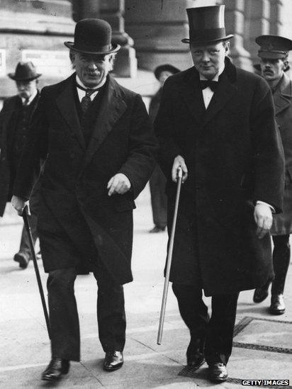 Lloyd George gyda Winston Churchill yn 1915