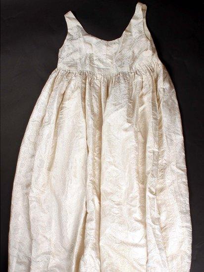 Dublin: Jackie Kennedy's silk maternity dress for sale - BBC News