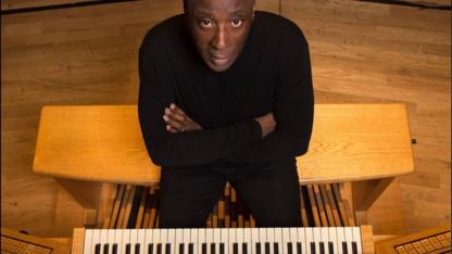 Pianist to receive honorary doctorate