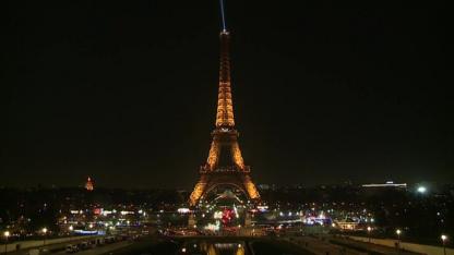 Aleppo battle: Eiffel tower lights in Paris turned off