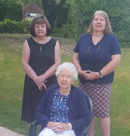 Annie Baynes and her daughters Elaine and Laurie