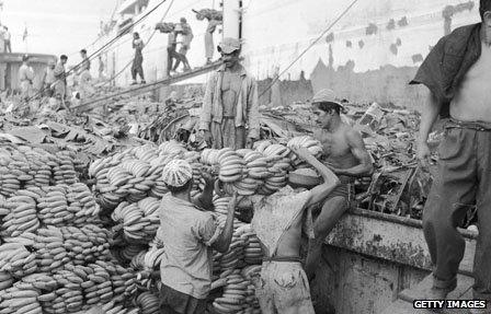 Bananas are loaded at the harbour at Guayaquil circa 1955