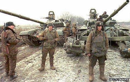 Russian troops move in on Grozny in 1994