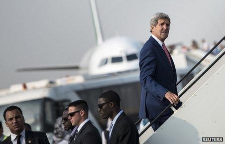 John Kerry in Cairo Airport