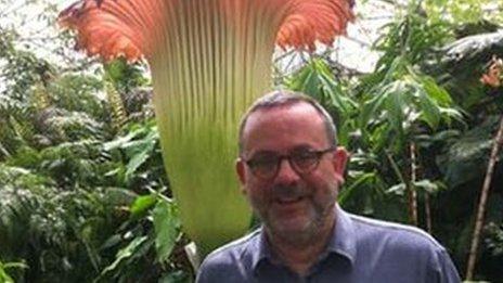 Huw and the Corpse Flower
