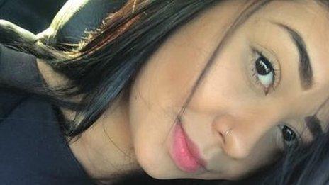 bulto rojo piercing nariz