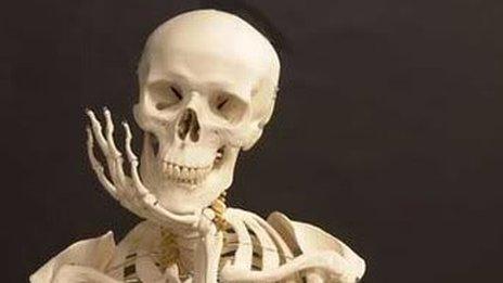 A picture of a skeleton posted on Twitter referring to the slowness of the response of Venezuela's electoral authorities to a petition for a recall referendum