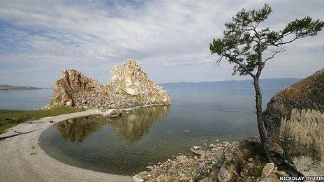 Russian PM Vladimir Putin dives in Lake Baikal on Mir 1