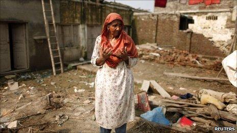 A woman cries in her flood-ruined home in Pir Sabaq in north-west Pakistan on 18 August, 2010
