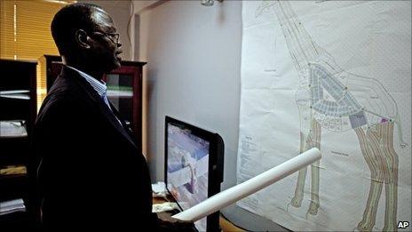 Daniel Wani, Undersecretary for the Ministry of Housing and Physical Planning in the Government of South Sudan, explains a map of Wau in the shape of an giraffe - 18 August 2010