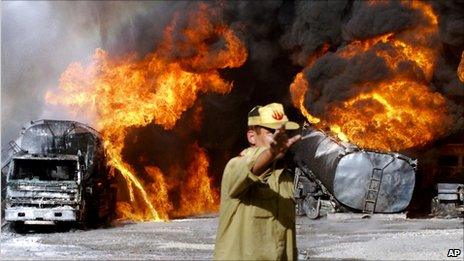 Tankers on fire near Quetta, Pakistan (6 Oct 2010)