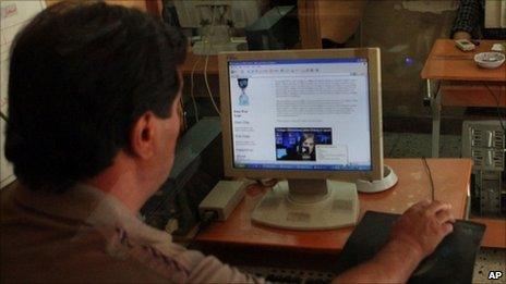 An Iraqi man looks at the Wikileaks website in Baghdad, Iraq - 23 October 2010