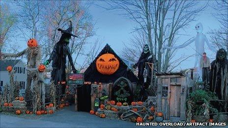 Oregon man turns pumpkin carving hobby into Halloween art display