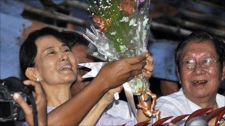 Aung San Suu Kyi celebrates with her supporters