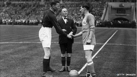 Fred Keenor shakes hands with the Arsenal captain at the start of the Bluebirds winning 1927 FA Cup final