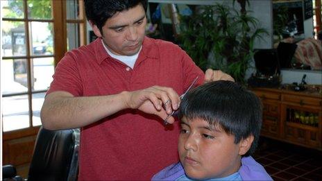 Ricardo Hernandez cuts hair in Santiago