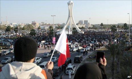 Protesters in Pearl Square in central Manama (15 February 2011)