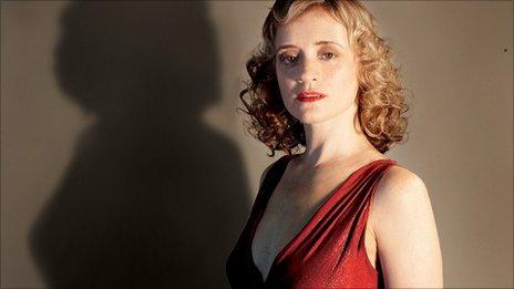 Anne-Marie Duff on Rattigan revival - BBC News