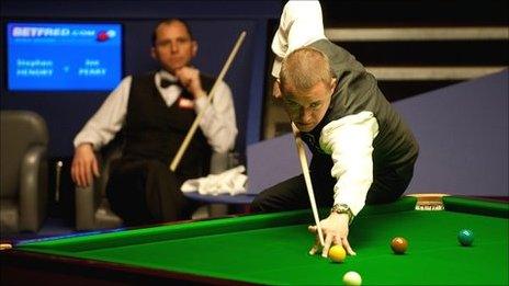Stephen Hendry (right) and Joe Perry
