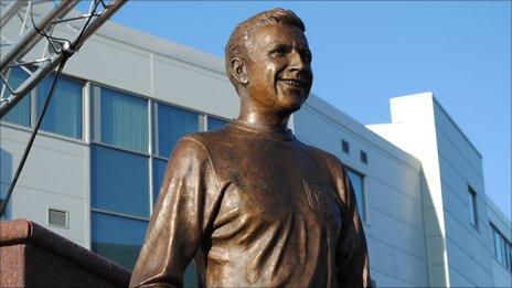 Jimmy Armfield statue