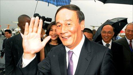 Chinese Vice Premier Wang Qishan waves to reporters in Nairobi.