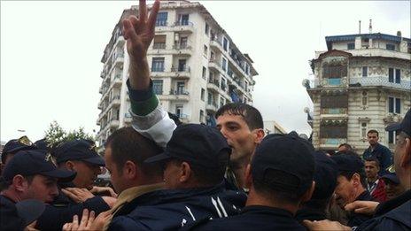 Police scuffle with protesters in Algiers