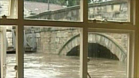 North Yorkshire Flood Defences Scheme Finished - BBC News