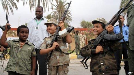 Libyan children with rifles (archive shot)