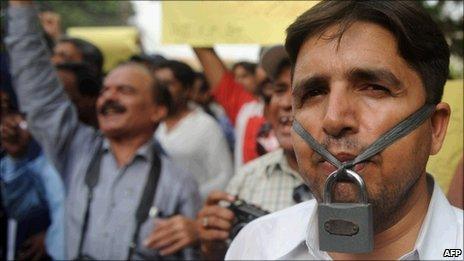 Pakistani journalists protest in Karachi on 3 June 2011 against the killing of journalist Saleem Shahzad