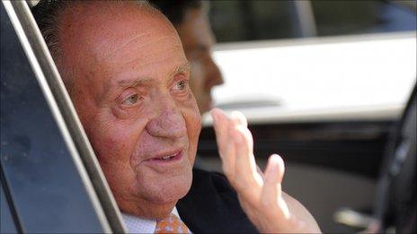 Spain's King Juan Carlos I leaves the Planas Hospital in Barcelona, on June 12, 2011.