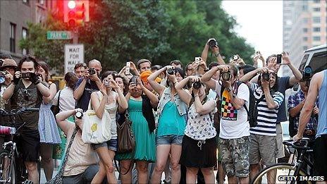 A crowd of photographers (pic: Mario Tama)