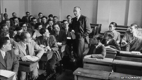 Hayek addresses a class at LSE in 1948